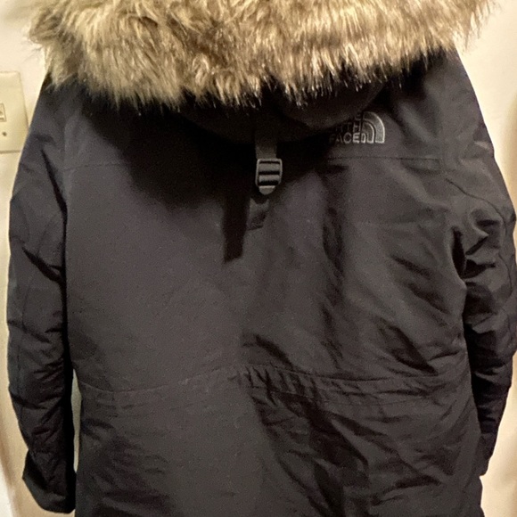 The North Face Women's Expedition Mcmurdo 700-Down Warm Parka Jacket in black. - Picture 7 of 9